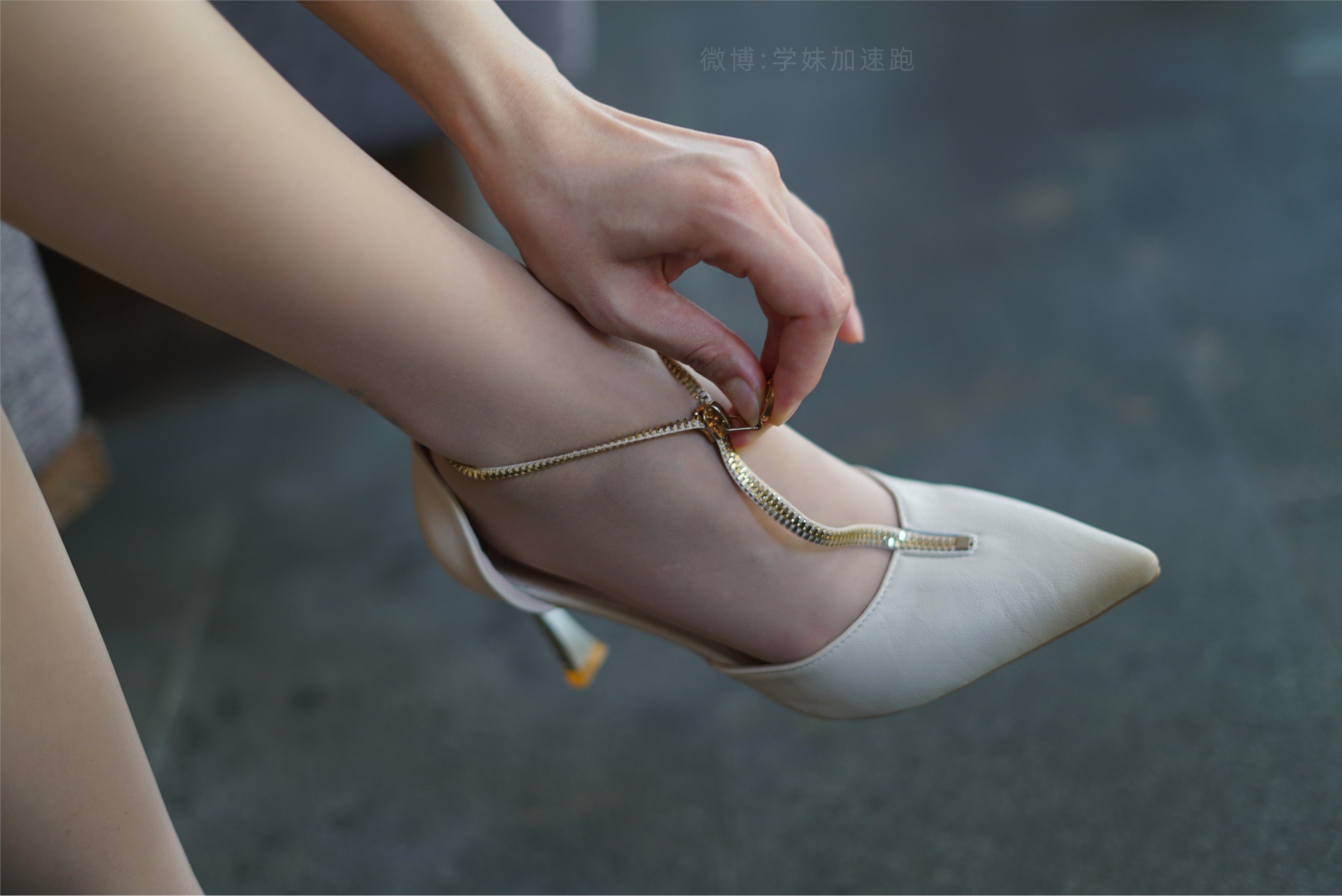 学妹加速跑 XM053《灰裙下的丝-玲玲》